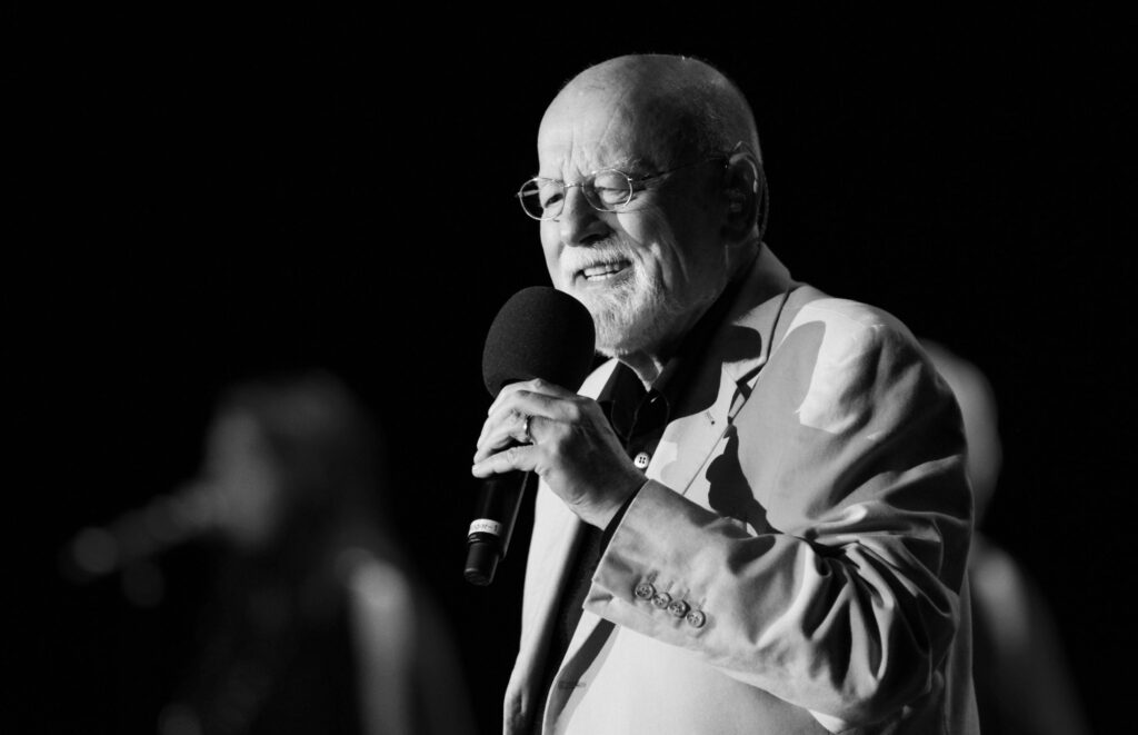 Roger Whittaker, Music Legend and “Albany” Singer, Dies at 87: Fans Mourn the Loss